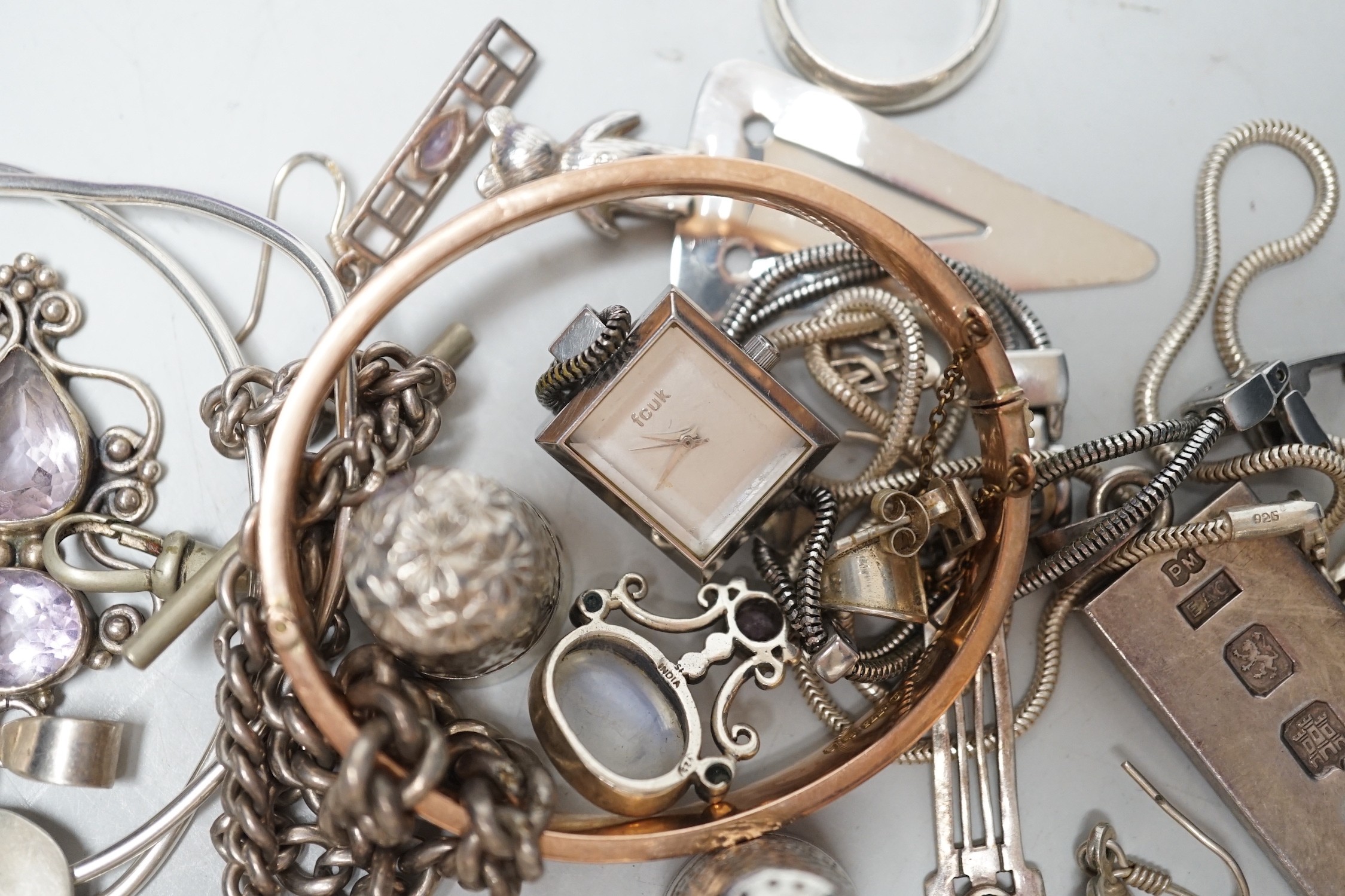 A late Victorian 9ct gold hinged bangle, 7.2 grams and a small group of assorted modern silver and white metal jewellery.